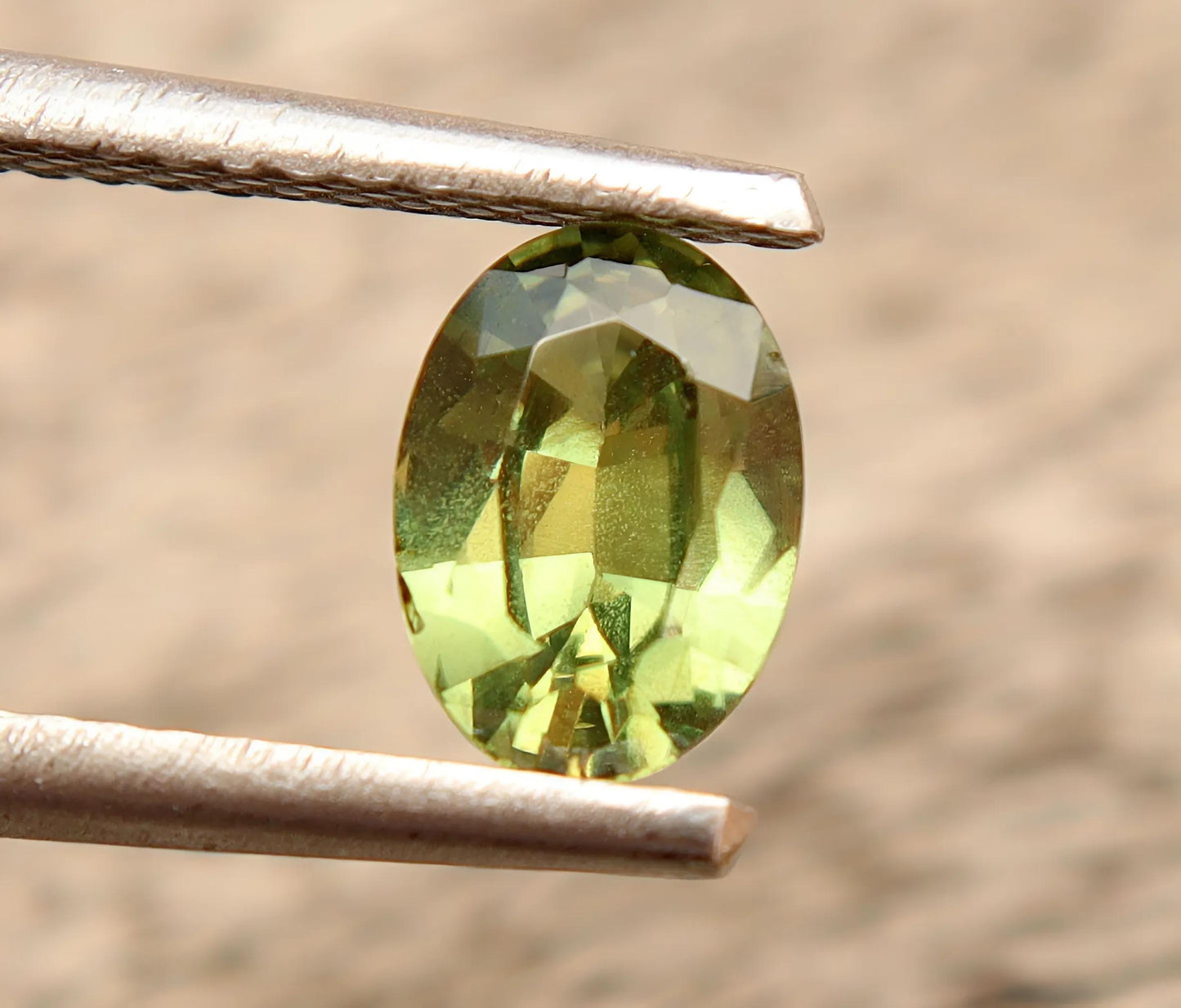 Beautiful natural green Teal Sapphire oval cut shape faceted loose gemstone 0.89 Carat for jewelry making, September birthstone