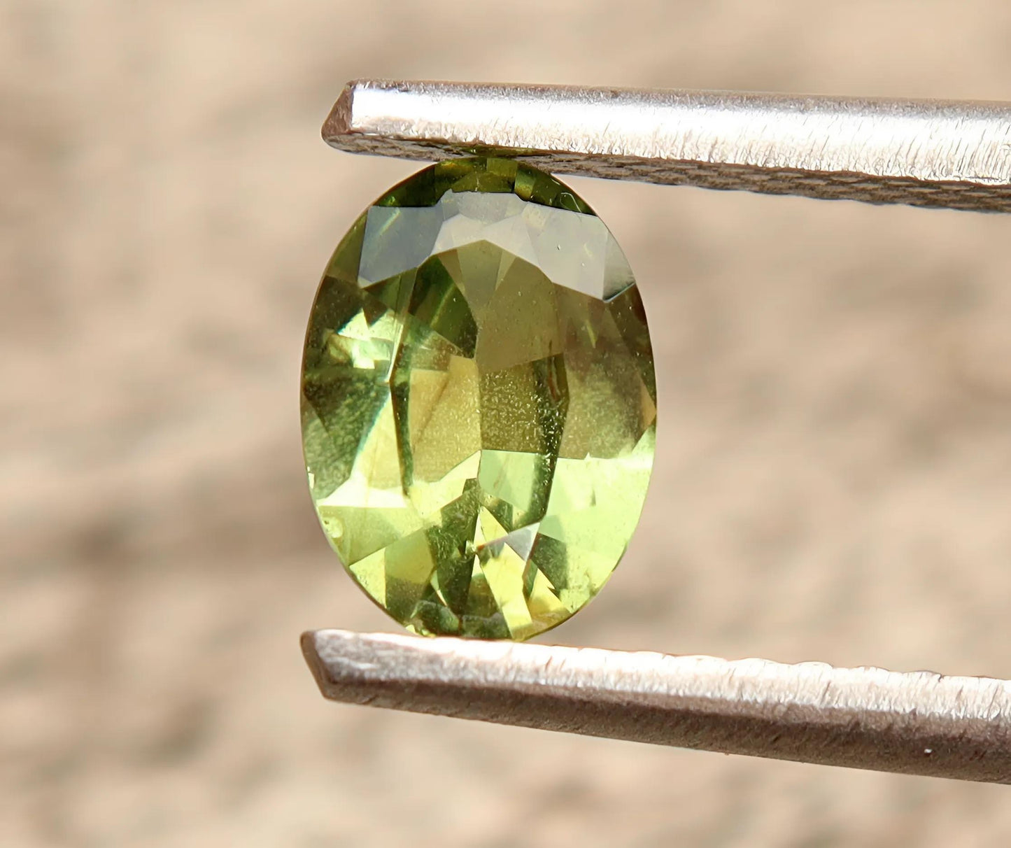 Beautiful natural green Teal Sapphire oval cut shape faceted loose gemstone 0.89 Carat for jewelry making, September birthstone