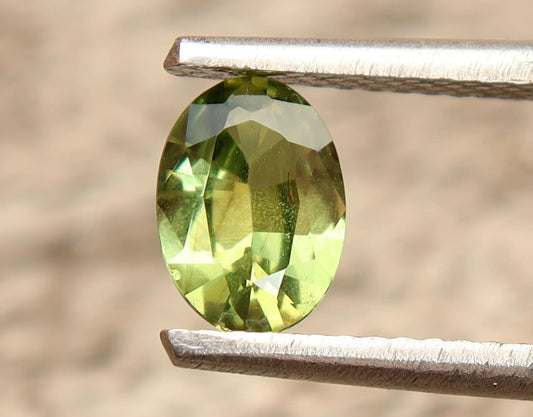 Beautiful natural green Teal Sapphire oval cut shape faceted loose gemstone 0.89 Carat for jewelry making, September birthstone